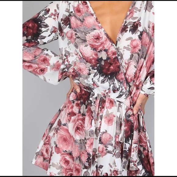 Gathered Floral Flowy Shorts Romper - Picture 5 of 6